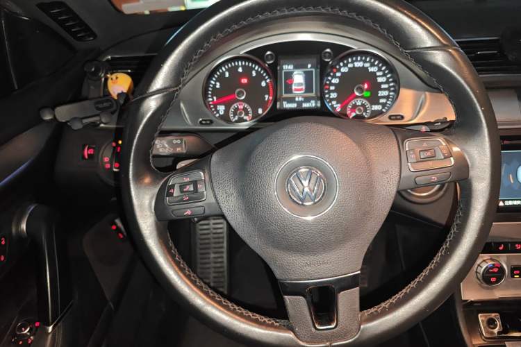 Used Volkswagen FAW-Volkswagen CC 2013 1.8TSI Luxury Model Steering Wheel