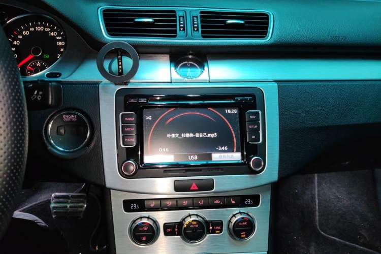 Used Volkswagen FAW-Volkswagen CC 2013 1.8TSI Luxury Model Audio And AC Panel