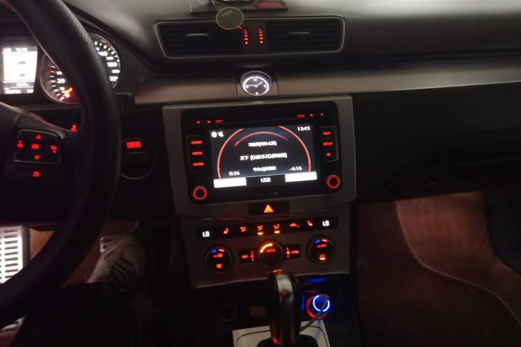 Used Volkswagen FAW-Volkswagen CC 2013 1.8TSI Luxury Model Audio And AC Panel