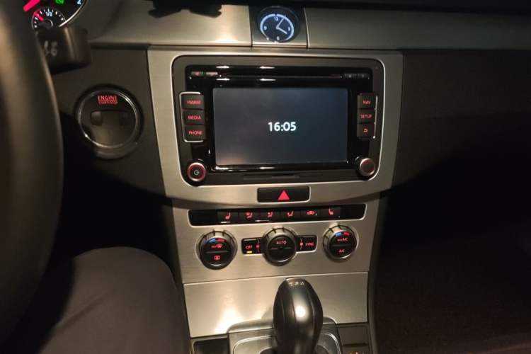 Used Volkswagen FAW-Volkswagen CC 2013 2.0 TSI Ultimate Model Audio And AC Panel