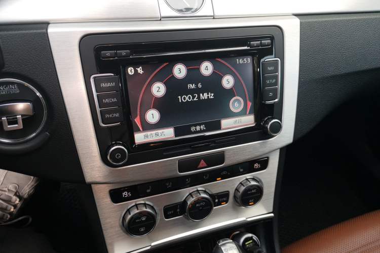 Used Volkswagen FAW-Volkswagen CC 2013 2.0 TSI Ultimate Model Audio And AC Panel