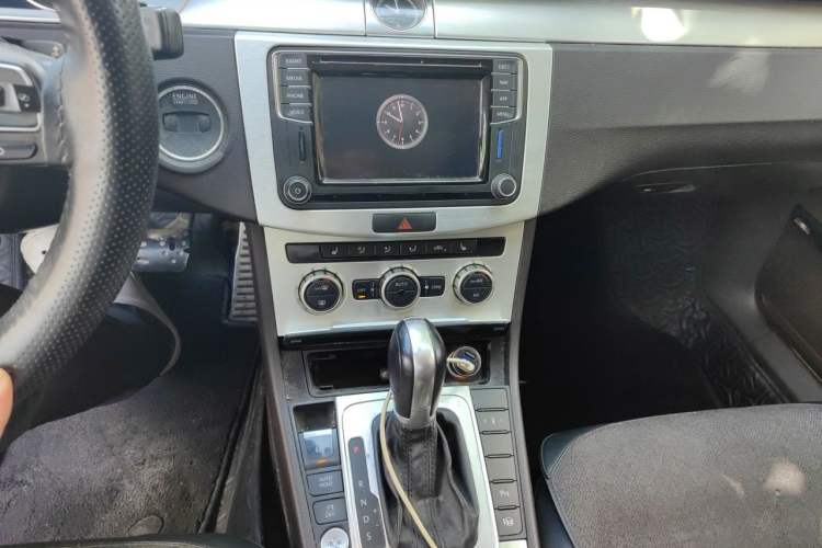 Used Volkswagen FAW-Volkswagen CC 2013 2.0 TSI Ultimate Model Audio And AC Panel