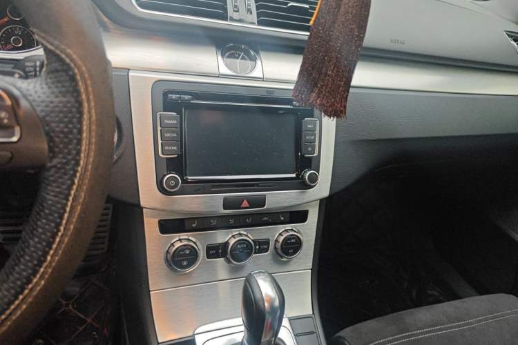 Used Volkswagen FAW-Volkswagen CC 2013 1.8TSI Luxury Model Audio And AC Panel