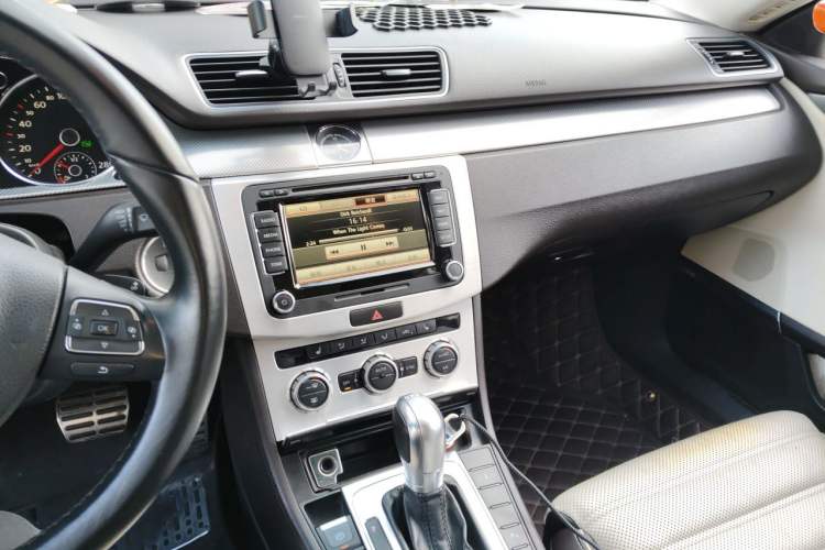 Used Volkswagen FAW-Volkswagen CC 2013 3.0 FSI V6 Audio And AC Panel