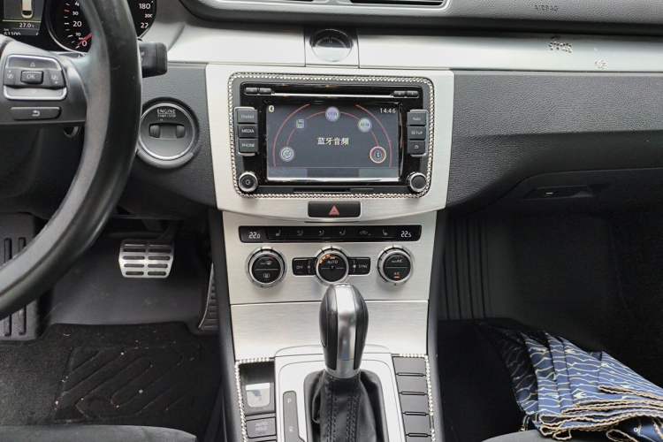 Used Volkswagen FAW-Volkswagen CC 2013 1.8TSI Luxury Model Audio And AC Panel