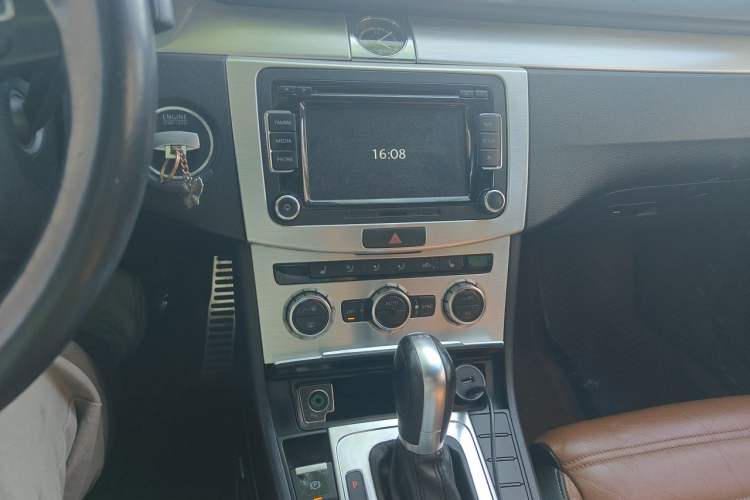 Used Volkswagen FAW-Volkswagen CC 2013 1.8TSI Luxury Model Audio And AC Panel