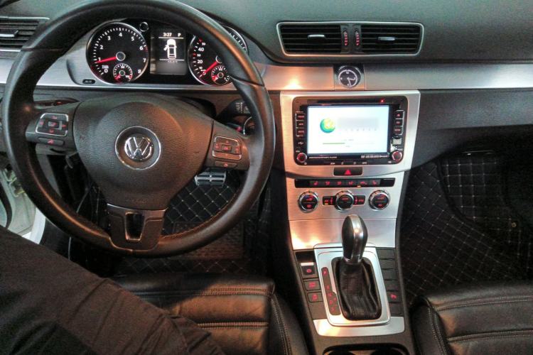 Used Volkswagen FAW-Volkswagen CC 2013 1.8TSI Prestige Model Center Console