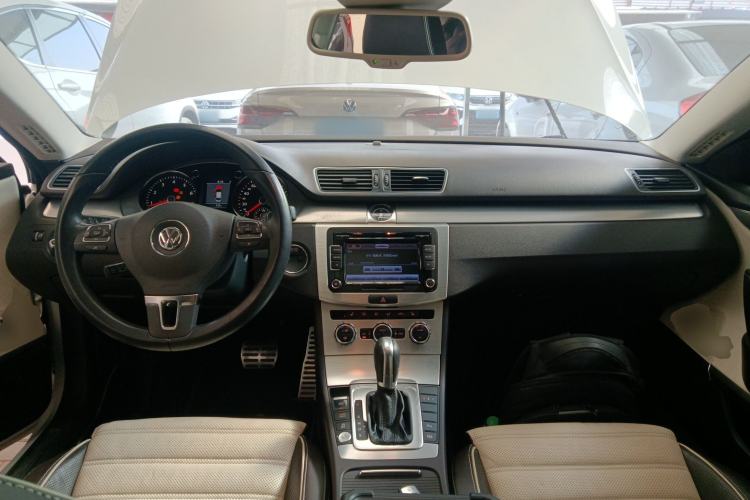Used Volkswagen FAW-Volkswagen CC 2013 3.0 FSI V6 Center Console