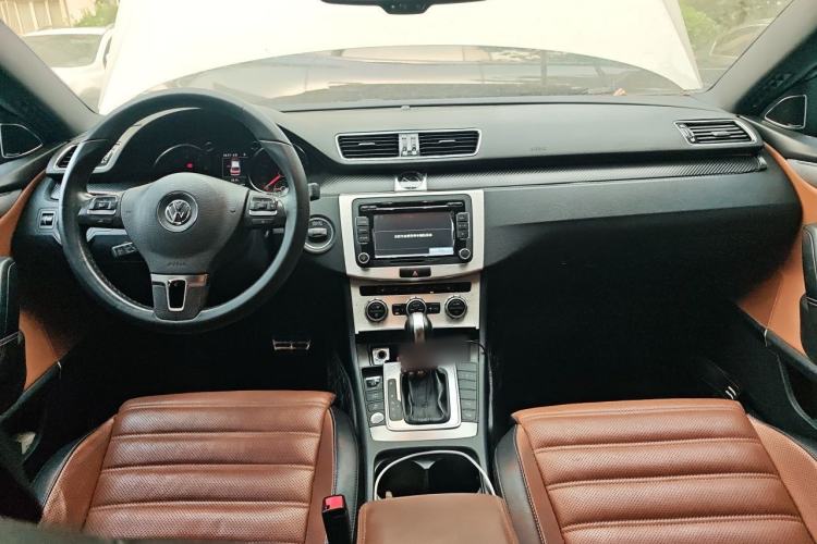 Used Volkswagen FAW-Volkswagen CC 2013 2.0 TSI Ultimate Model Center Console