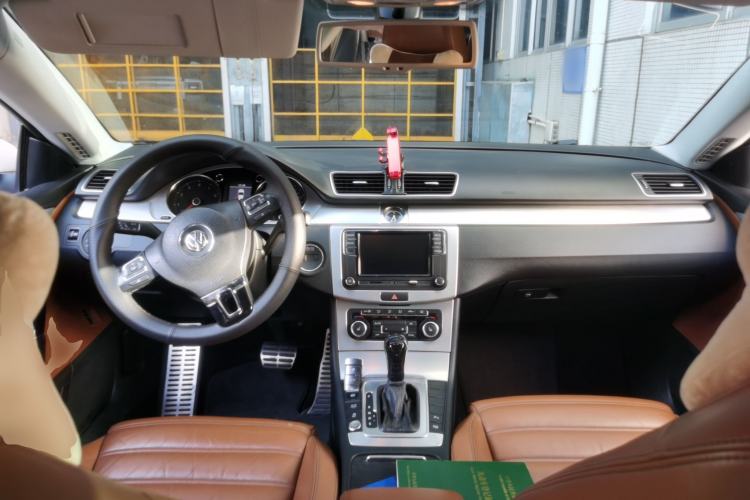 Used Volkswagen FAW-Volkswagen CC 2013 2.0 TSI Luxury Model Center Console