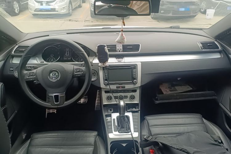 Used Volkswagen FAW-Volkswagen CC 2013 1.8TSI Prestige Model Center Console