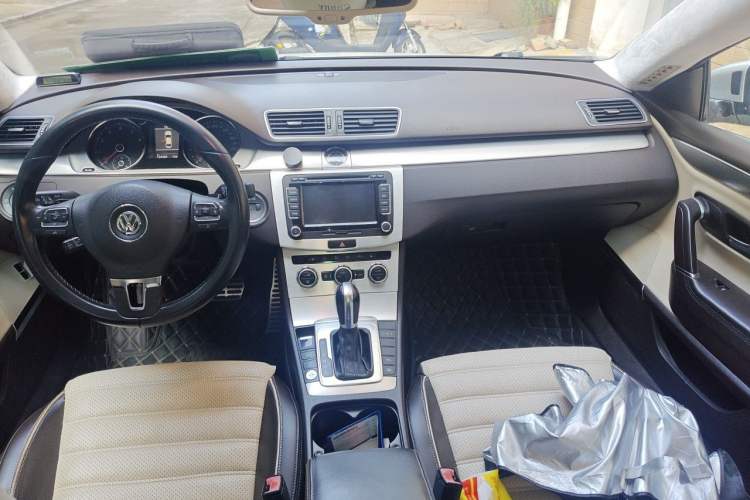Used Volkswagen FAW-Volkswagen CC 2013 3.0 FSI V6 Center Console