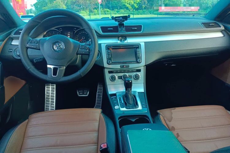 Used Volkswagen FAW-Volkswagen CC 2013 1.8TSI Luxury Model Center Console