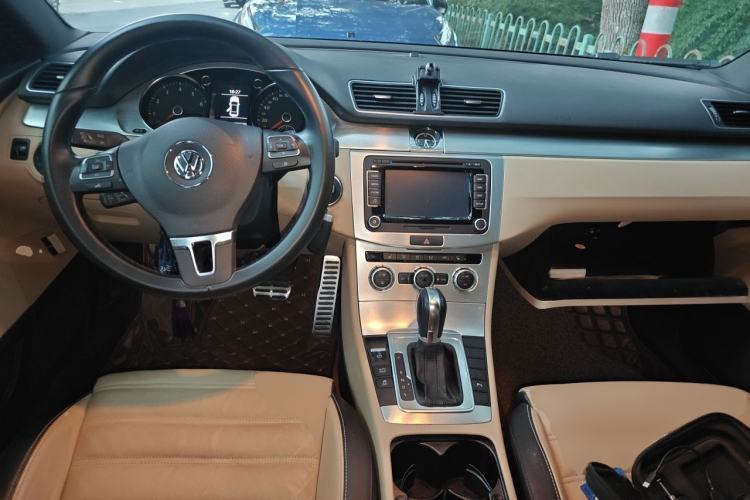 Used Volkswagen FAW-Volkswagen CC 2013 1.8TSI Prestige Model Center Console