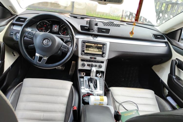 Used Volkswagen FAW-Volkswagen CC 2013 3.0 FSI V6 Center Console