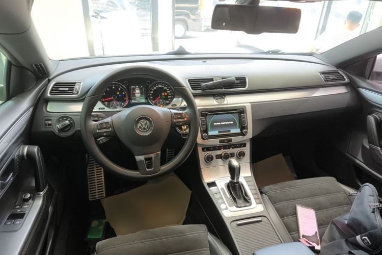 Used Volkswagen FAW-Volkswagen CC 2013 1.8TSI Luxury Model Center Console