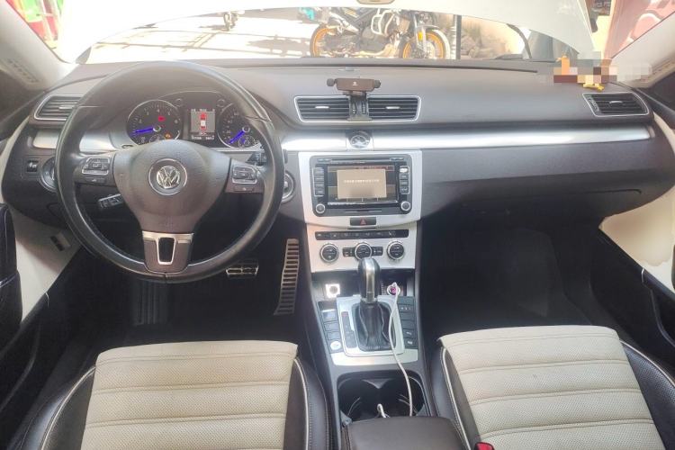 Used Volkswagen FAW-Volkswagen CC 2013 3.0 FSI V6 Center Console