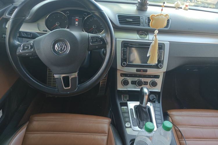 Used Volkswagen FAW-Volkswagen CC 2013 1.8TSI Luxury Model Center Console