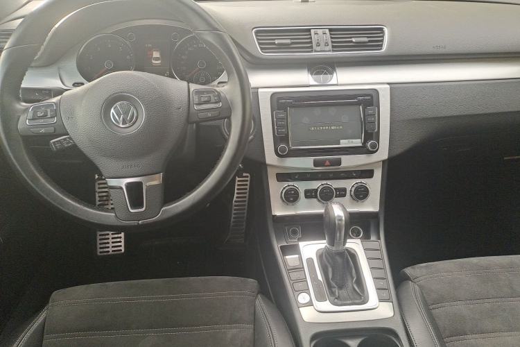Used Volkswagen FAW-Volkswagen CC 2013 1.8TSI Luxury Model Center Console