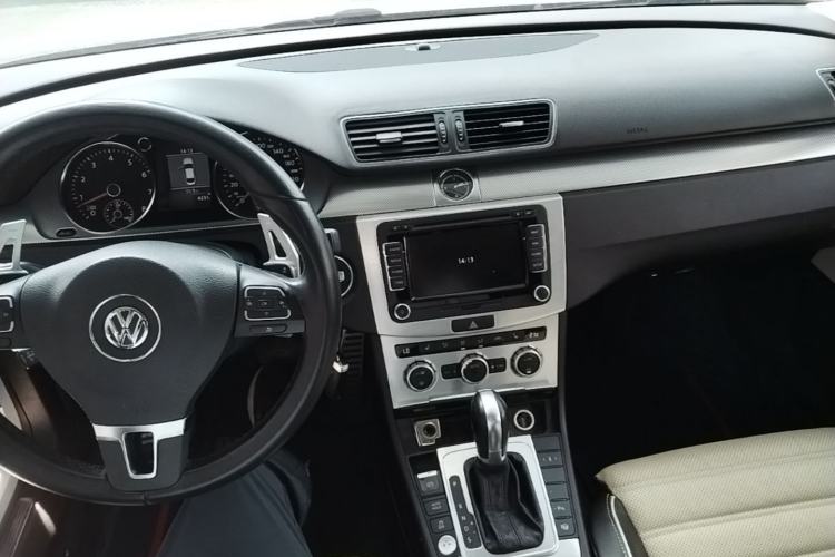 Used Volkswagen FAW-Volkswagen CC 2013 3.0 FSI V6 Center Console
