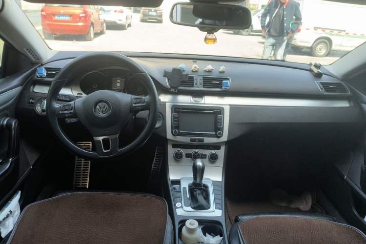 Used Volkswagen FAW-Volkswagen CC 2013 2.0 TSI Ultimate Model Center Console
