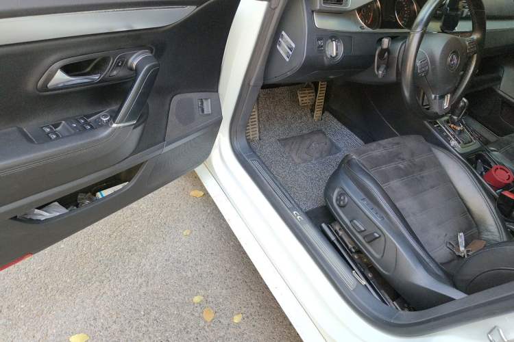 Used Volkswagen FAW-Volkswagen CC 2013 2.0 TSI Luxury Model Driver Seat