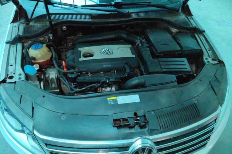 Used Volkswagen FAW-Volkswagen CC 2013 1.8TSI Luxury Model Engine Bay