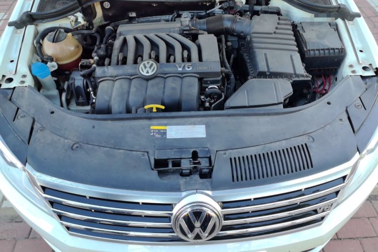 Used Volkswagen FAW-Volkswagen CC 2013 3.0 FSI V6 Engine Bay