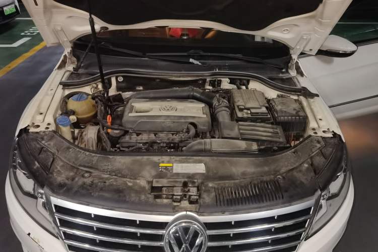 Used Volkswagen FAW-Volkswagen CC 2013 1.8TSI Luxury Model Engine Bay