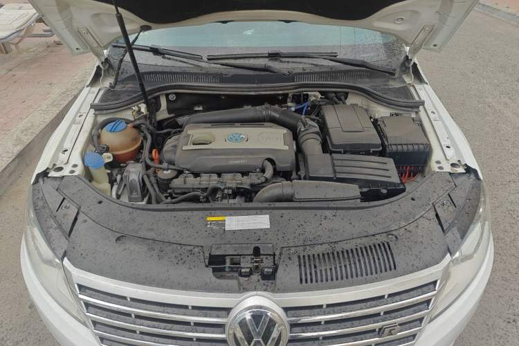 Used Volkswagen FAW-Volkswagen CC 2013 1.8TSI Prestige Model Engine Bay