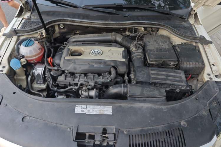 Used Volkswagen FAW-Volkswagen CC 2013 1.8TSI Luxury Model Engine Bay
