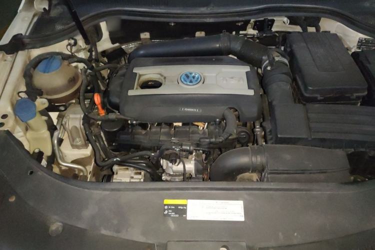 Used Volkswagen FAW-Volkswagen CC 2013 1.8TSI Luxury Model Engine Bay