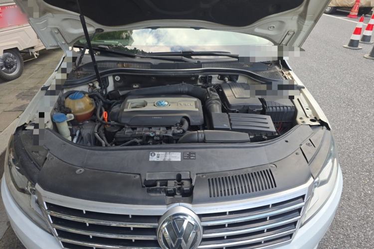 Used Volkswagen FAW-Volkswagen CC 2013 1.8TSI Luxury Model Engine Bay