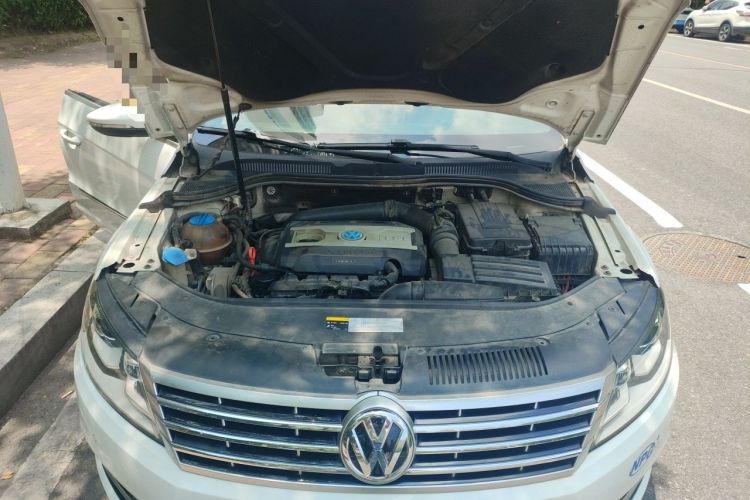 Used Volkswagen FAW-Volkswagen CC 2013 1.8TSI Luxury Model Engine Bay