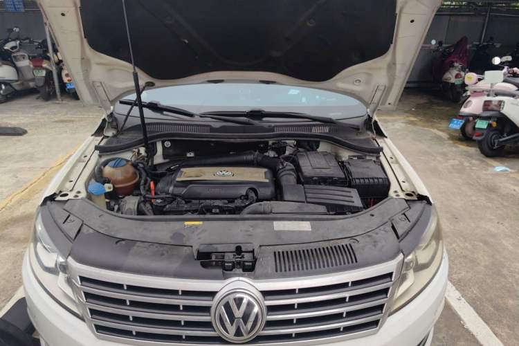 Used Volkswagen FAW-Volkswagen CC 2013 2.0 TSI Ultimate Model Engine Bay