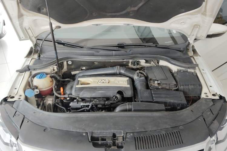 Used Volkswagen FAW-Volkswagen CC 2013 2.0 TSI Ultimate Model Engine Bay