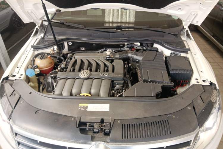 Used Volkswagen FAW-Volkswagen CC 2013 3.0 FSI V6 Engine Bay
