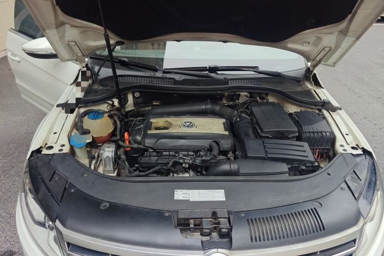 Used Volkswagen FAW-Volkswagen CC 2013 1.8TSI Luxury Model Engine Bay
