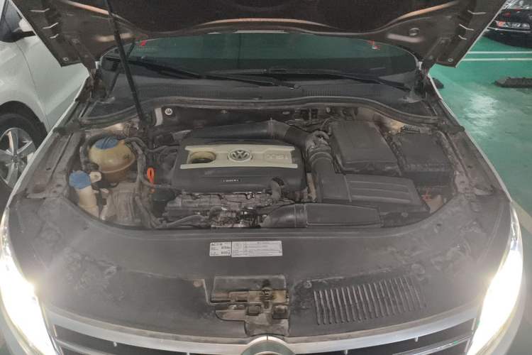 Used Volkswagen FAW-Volkswagen CC 2013 1.8TSI Prestige Model Engine Bay
