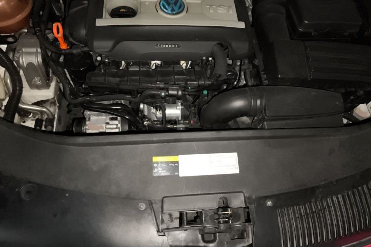 Used Volkswagen FAW-Volkswagen CC 2013 1.8TSI Prestige Model Engine Bay