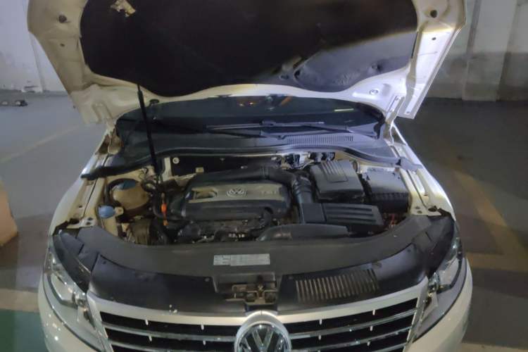 Used Volkswagen FAW-Volkswagen CC 2013 1.8TSI Luxury Model Engine Bay