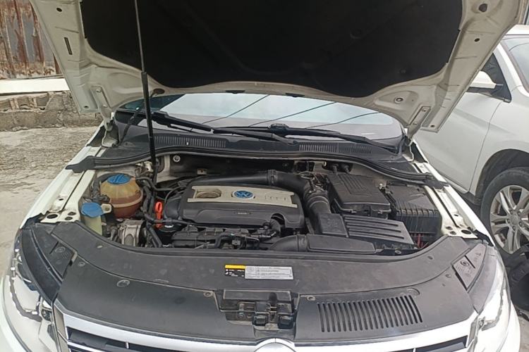 Used Volkswagen FAW-Volkswagen CC 2013 2.0 TSI Luxury Model Engine Bay