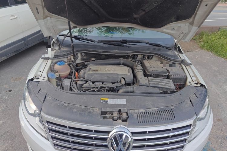 Used Volkswagen FAW-Volkswagen CC 2013 1.8TSI Luxury Model Engine Bay