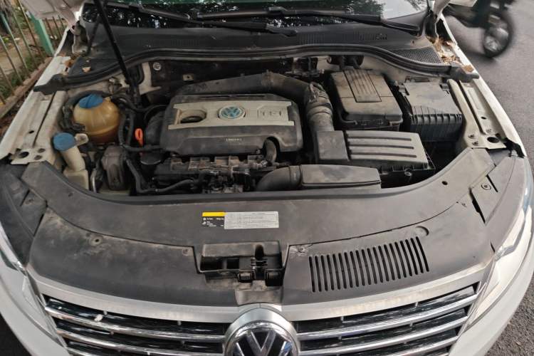Used Volkswagen FAW-Volkswagen CC 2013 1.8TSI Prestige Model Engine Bay