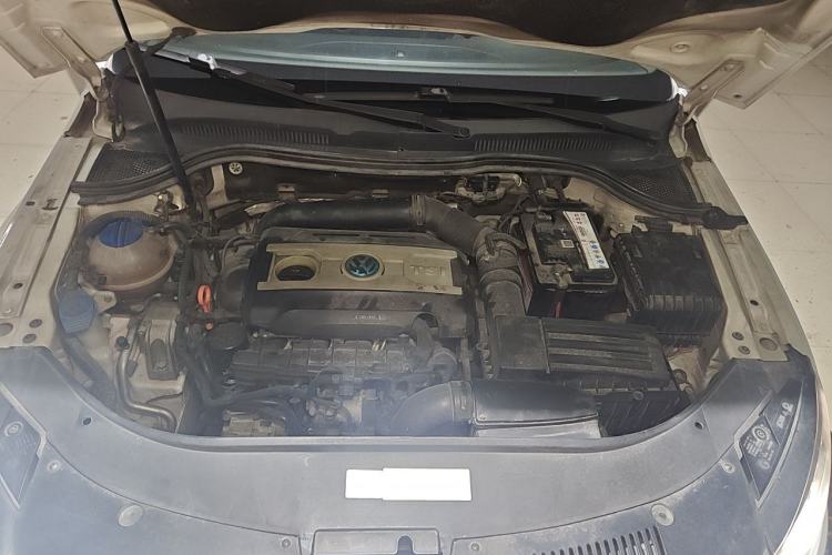 Used Volkswagen FAW-Volkswagen CC 2013 2.0 TSI Luxury Model Engine Bay