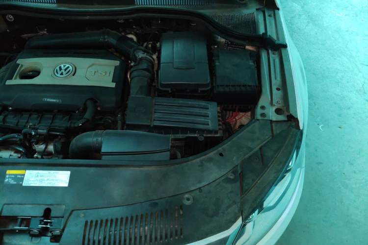 Used Volkswagen FAW-Volkswagen CC 2013 1.8TSI Luxury Model Engine Bay Left
