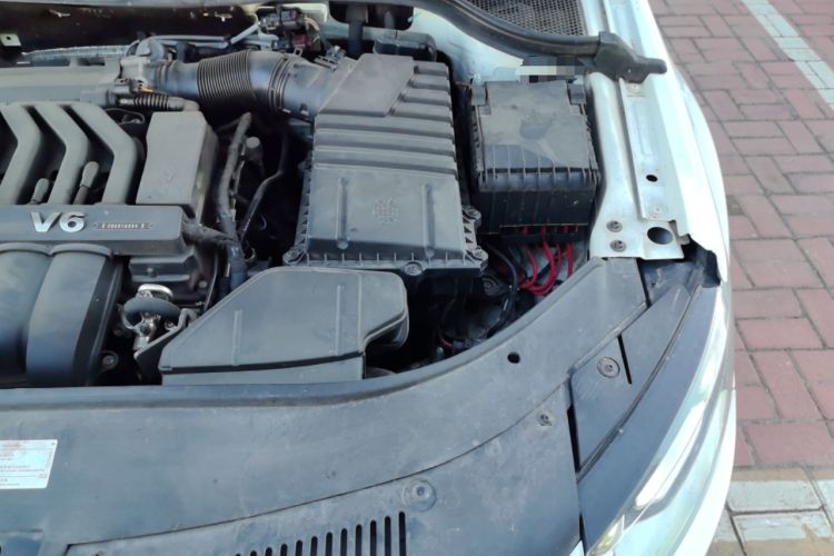 Used Volkswagen FAW-Volkswagen CC 2013 3.0 FSI V6 Engine Bay Left