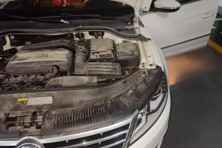 Used Volkswagen FAW-Volkswagen CC 2013 1.8TSI Luxury Model Engine Bay Left