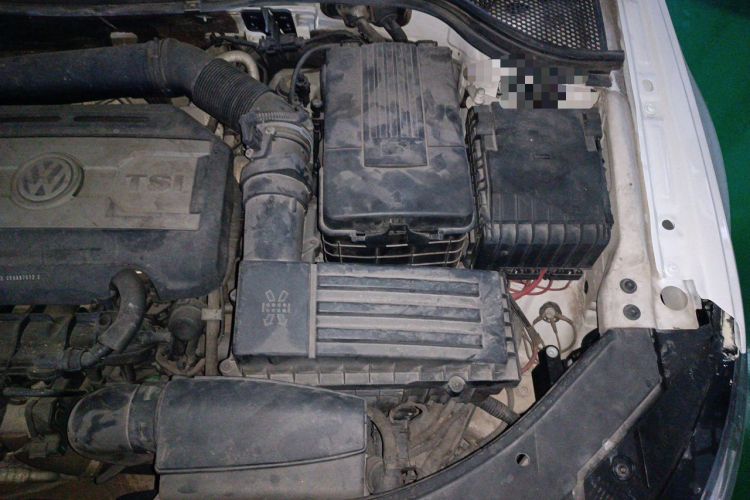 Used Volkswagen FAW-Volkswagen CC 2013 1.8TSI Luxury Model Engine Bay Left