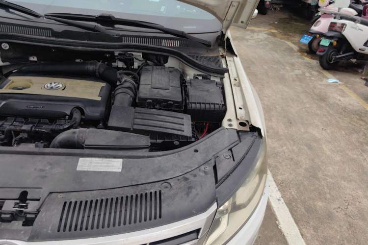 Used Volkswagen FAW-Volkswagen CC 2013 2.0 TSI Ultimate Model Engine Bay Left